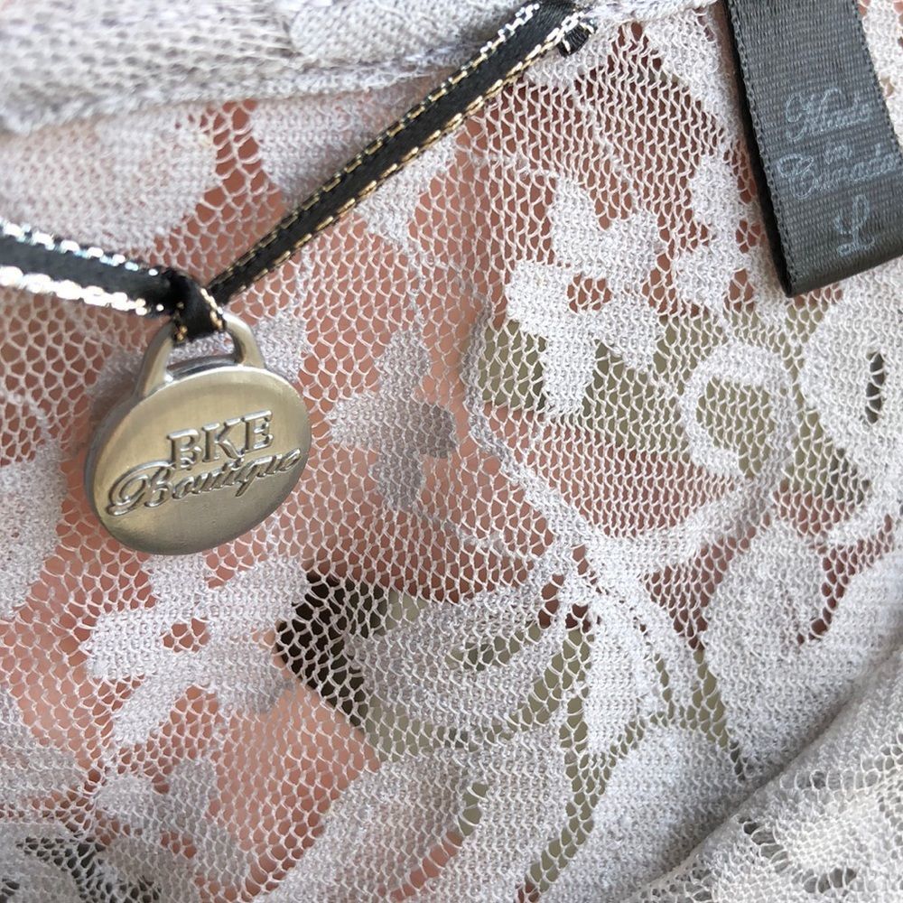 Buckle BKE Boutique shimmering lace blouse size Lg - Picture 8 of 8